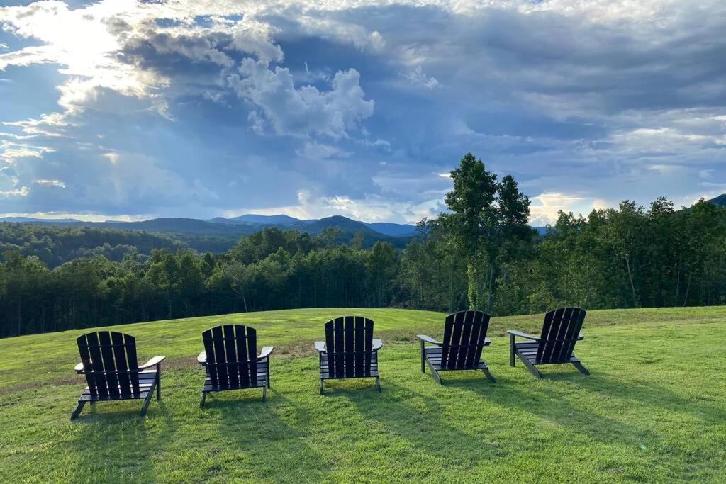A Suite With A View + Wine Mount Airy Extérieur photo
