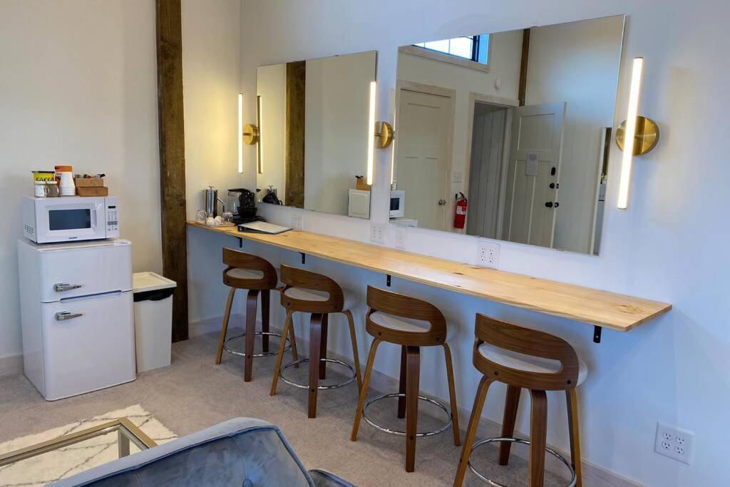 A Suite With A View + Wine Mount Airy Extérieur photo